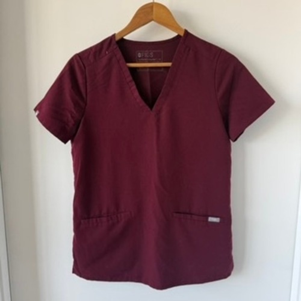 FIGS Casma three pocket scrub top Burgundy XS v neck Short Sleeve